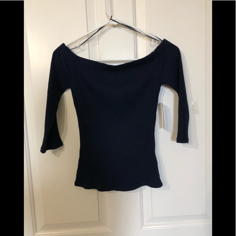 ❌❌SOLD❌❌🆕•GUESS•Off Shoulder Navy Blue Knit - Picture 2 of 5